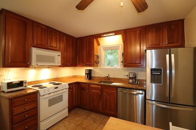 Foto del edificio - COMING SOON - 4Bed/2.5Bath Raised Rambler in Bannockburn near Glen Echo Park!