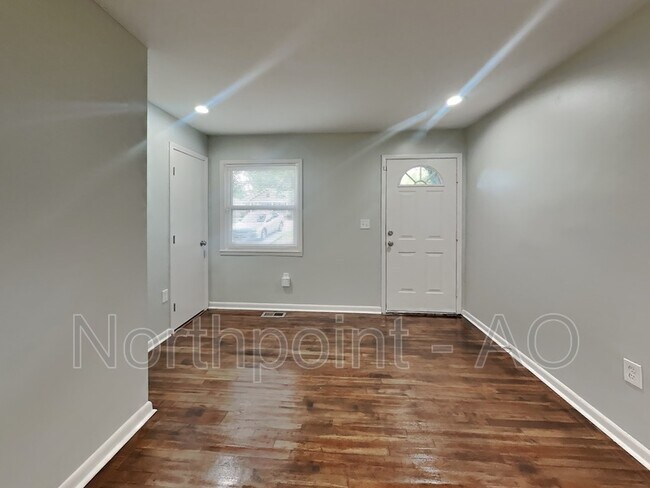 Building Photo - 1788 Thomasville Dr SE