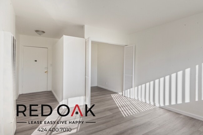 Building Photo - ~Now Pre Leasing!~ Charming, Unique Studio...