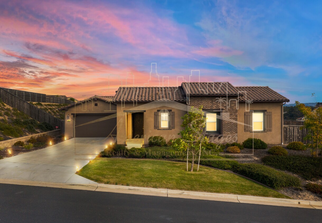 Primary Photo - 302 Falcon Crest Dr