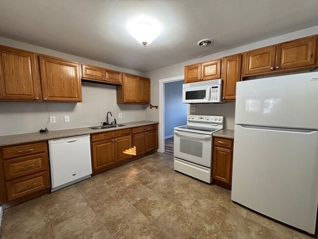 Foto del edificio - 3 Bed, 1 Bath Home for Rent, Available Now!  MileStone Real Estate Services