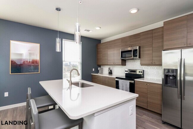 Foto del edificio - 100 Foothills Pkwy