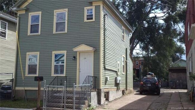 Building Photo - 120 Adeline St