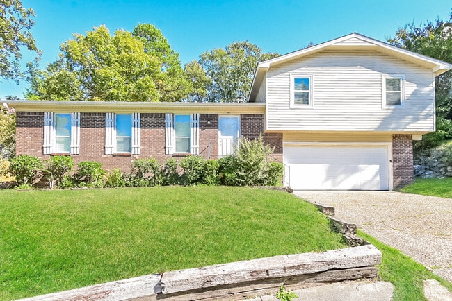 Building Photo - 1401 Jennifer Dr