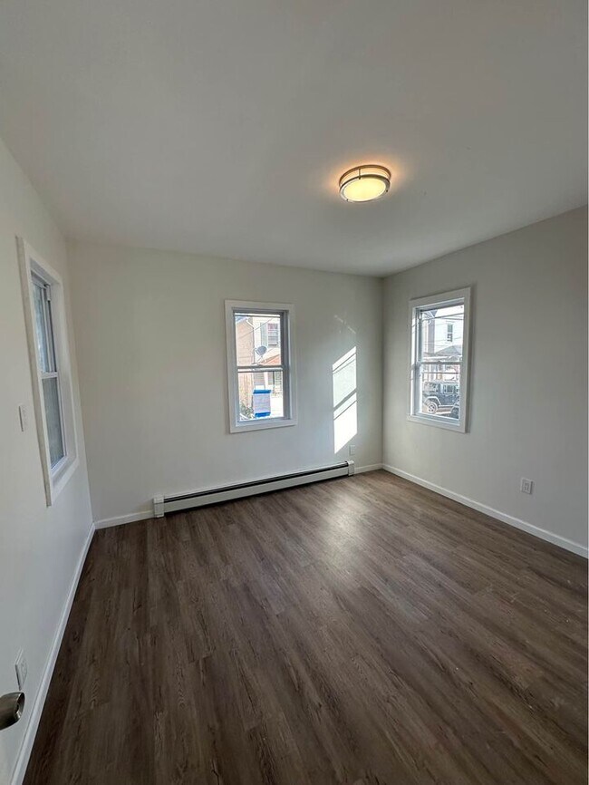 Foto del edificio - 62 Hutson-First Floor