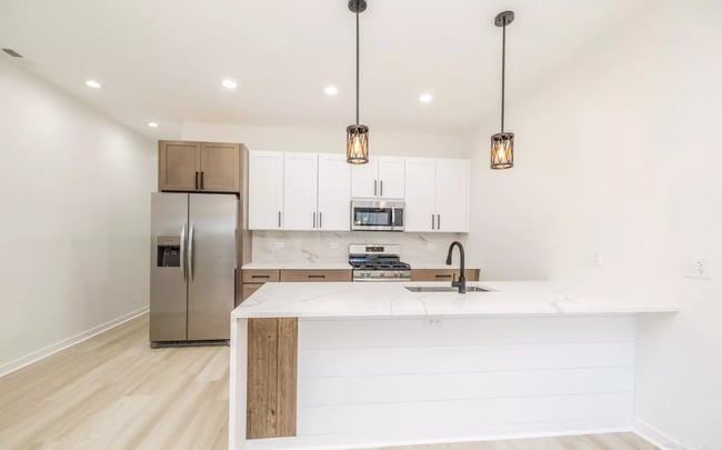 Building Photo - Humboldt Park Gorgeous and Modern 3b/2b