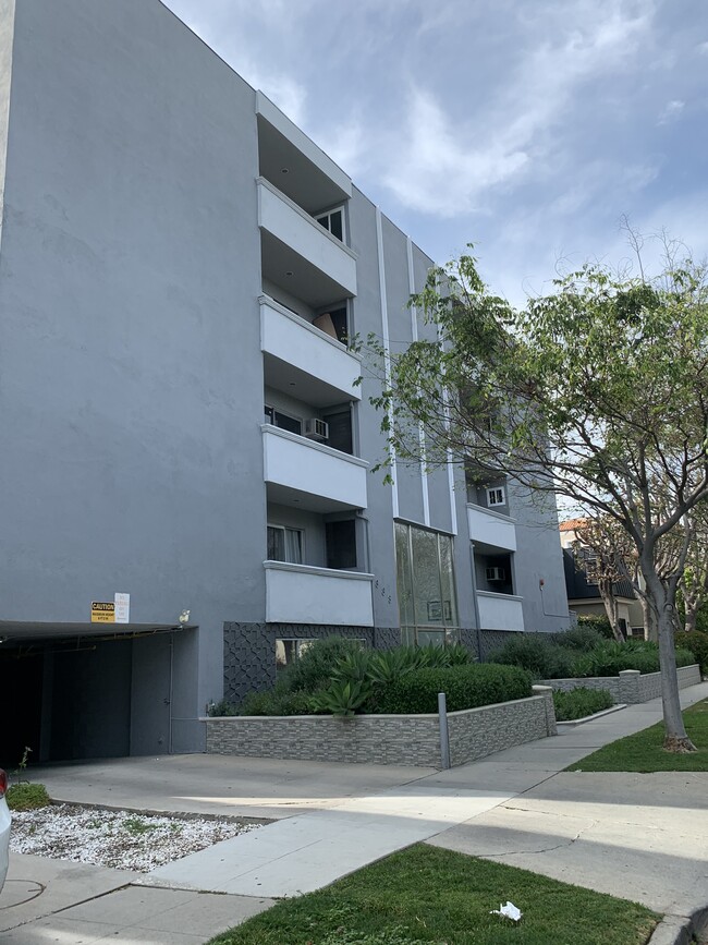 Building Photo - 333 S Reeves Dr