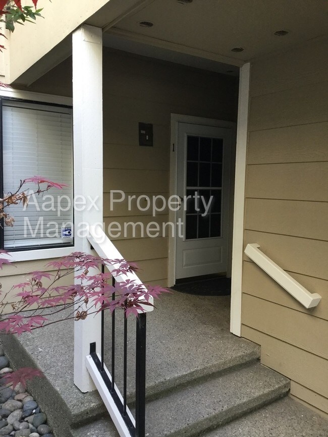 Building Photo - 2485 St Helena Dr