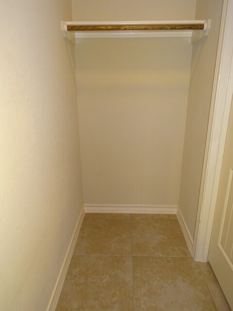 Building Photo - 7042 Lakeview Dr.