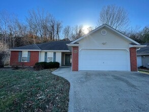 Building Photo - 904 Manhattan Dr