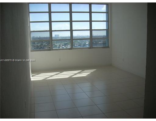 Building Photo - 1351 NE Miami Gardens Dr