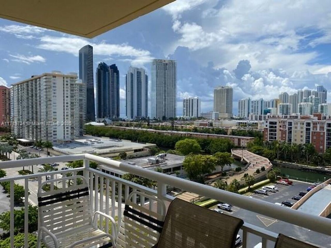 Primary Photo - 2/2 SUNNY ISLES
