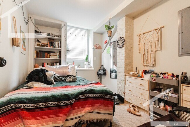 Building Photo - 101 Surrey St