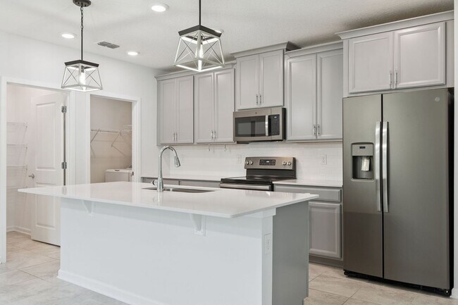 Building Photo - Spacious and Modern 5 Bedroom Home in Gated Arden Park North