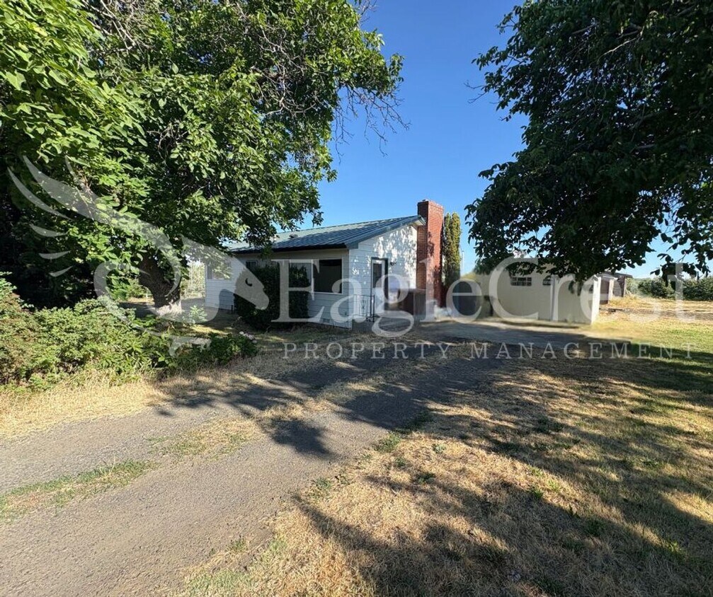 Building Photo - Two Bedroom, One Bathroom house in Milton-...