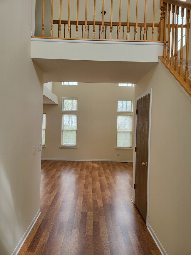Building Photo - 229 Hawk Ct