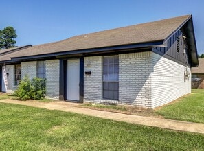 Building Photo - 2400 Brookridge Dr