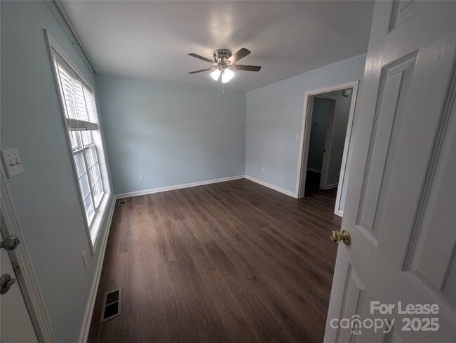 Building Photo - 1505 Flintwood Dr