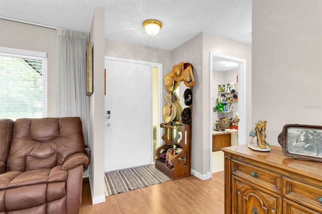 Building Photo - 10531 Meadow Hill Dr