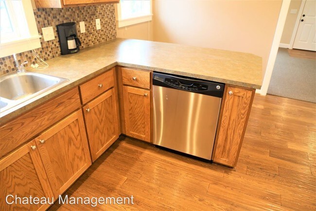 Foto del edificio - 4 br, 2 bath House - 1660 NW Van Buren Ave.