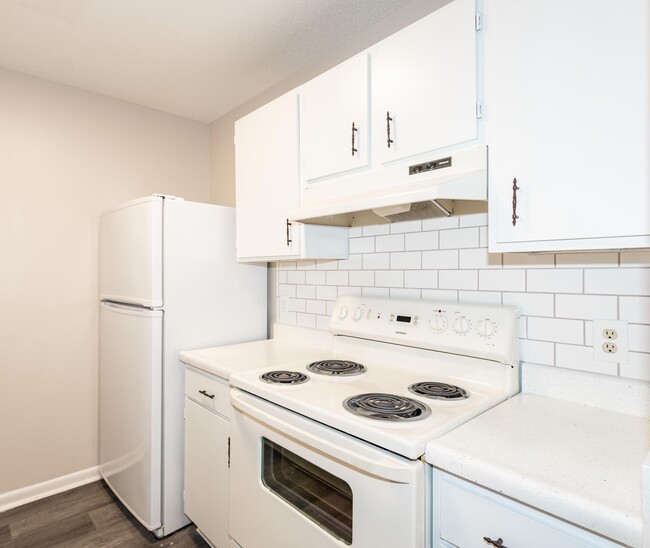 Building Photo - 1100 Brookside Dr