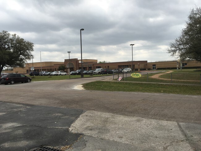 MATTYHS Elementary Right Across the Street - South Apartments