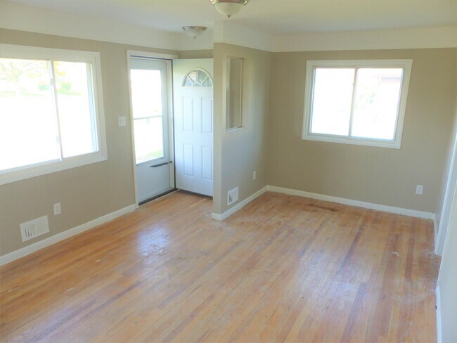 Building Photo - 7571 Pardee Rd