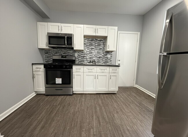 Building Photo - 210 Horton St