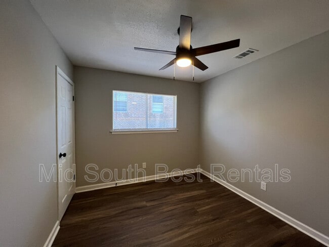 Building Photo - 704 Hazelwood Rd