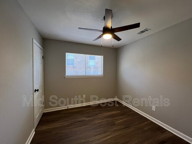 Foto del edificio - 704 Hazelwood Rd