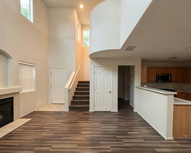 Building Photo - 989 Grand Cerritos Ave