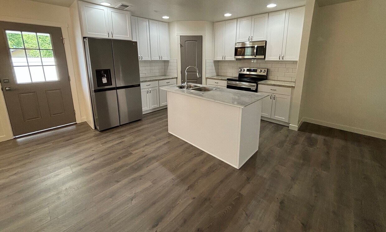 Primary Photo - Powerline Townhomes
