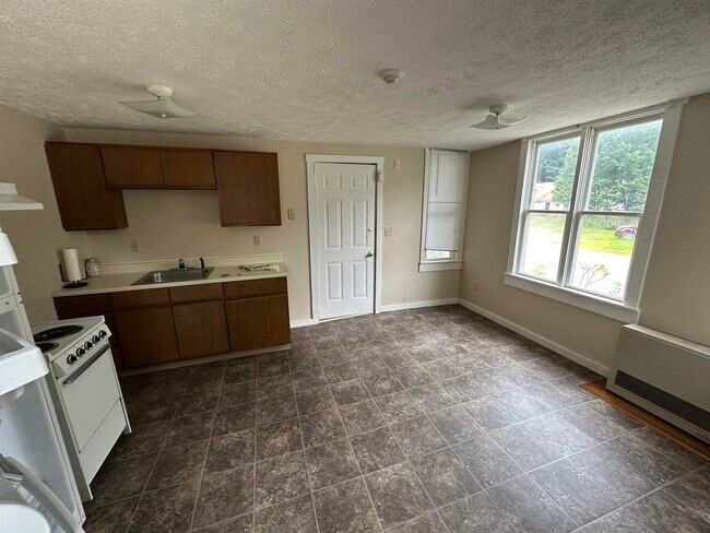 Building Photo - 71 Moultonville Rd