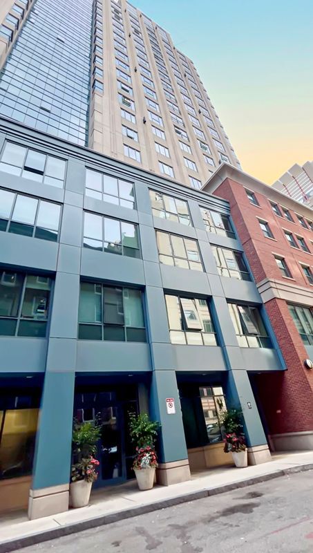 Photo - 1 Nassau St, 1307