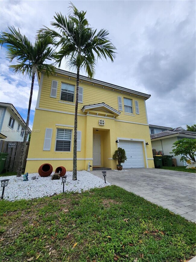 Building Photo - 362 NE 31st Terrace