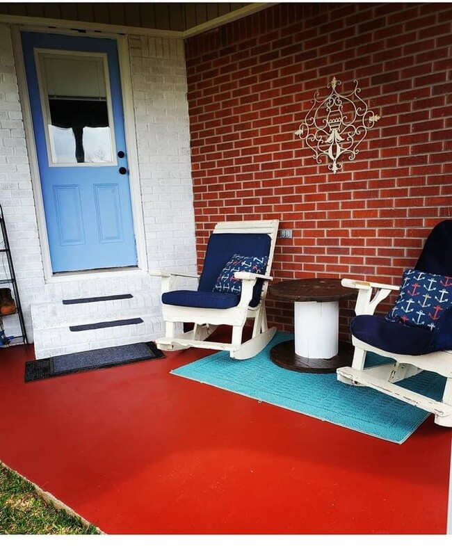 Porch leading to backyard - 2281 Old 63 N