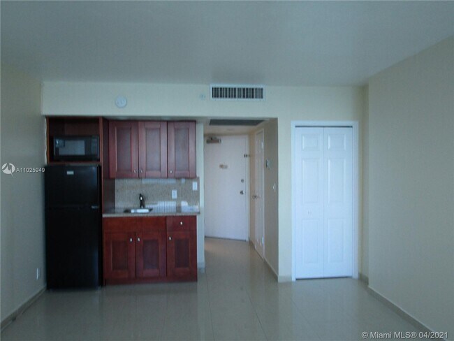 5445 Collins Ave Unit 1602 Miami Beach Fl Condo For Rent In Miami Beach Fl Apartments Com