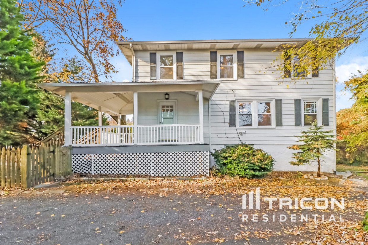 Primary Photo - 407 W Waverly Rd