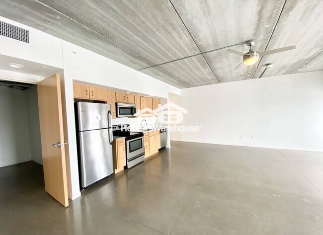 Foto del edificio - 350 E Locust St