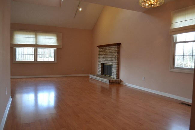 Building Photo - 3 br, 2.5 bath House - 200 Steeplechase Dr