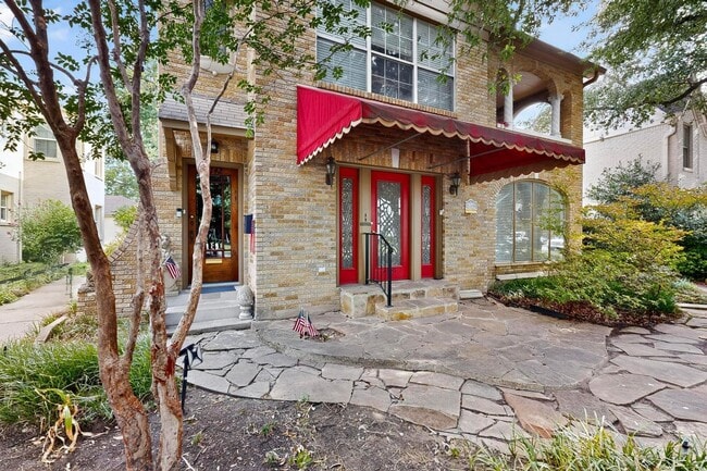 Building Photo - Charming 1930’s Highland Park Duplex