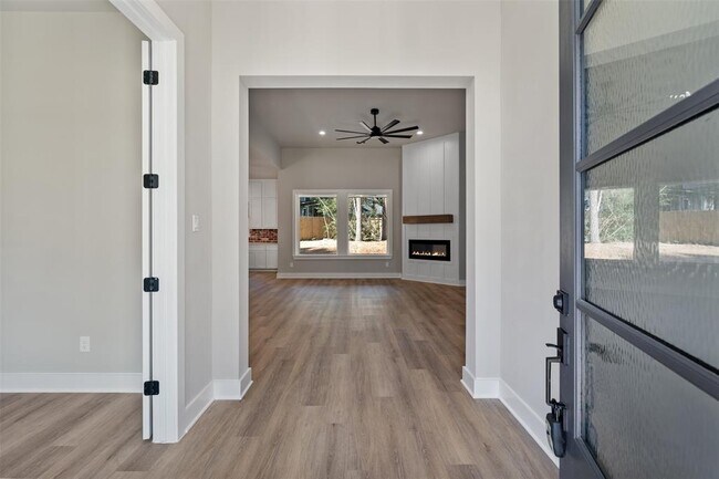 Building Photo - 15109 Paradise Ct