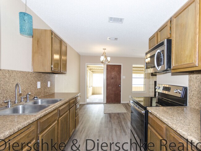 Foto del edificio - Super cute 3 bedroom home near GAFB COMING SOON!