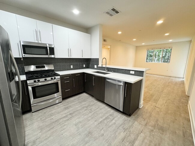 Building Photo - 11929 Courtleigh Dr
