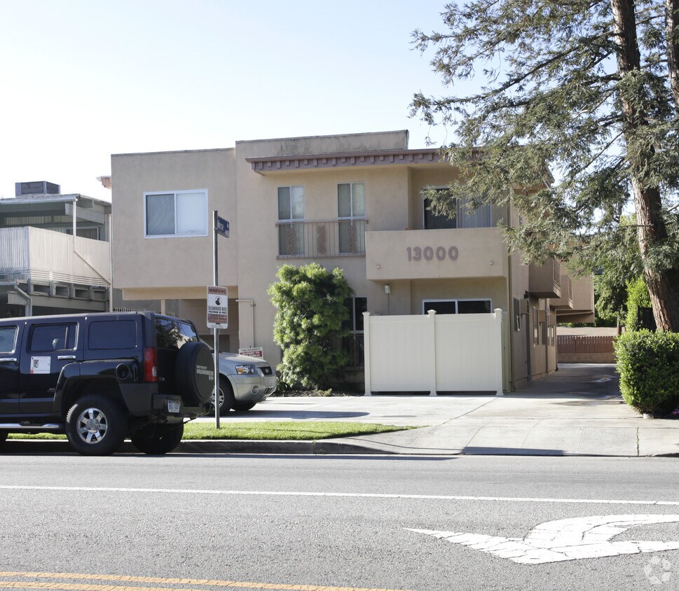 Foto del edificio - 13000 Moorpark St