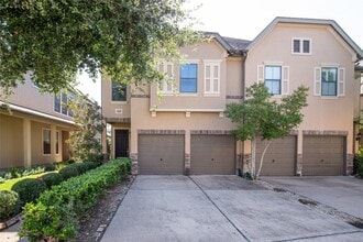 Building Photo - 2923 Royal Oaks Crest