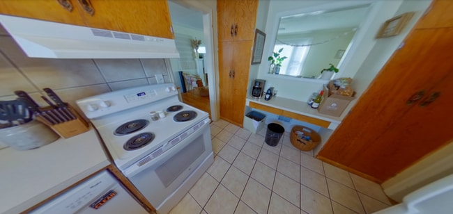Building Photo - Washer & Dryer + Close to Campus + Off Str...