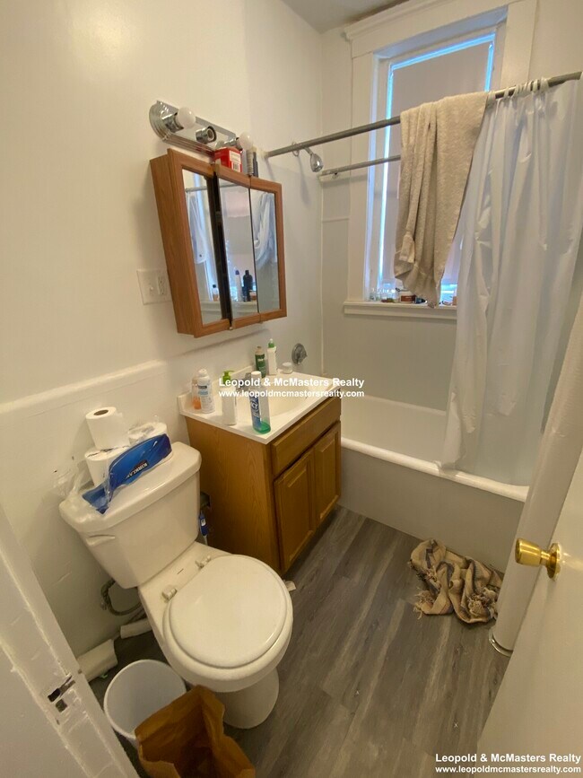 Foto del edificio - 90 Brainerd Rd