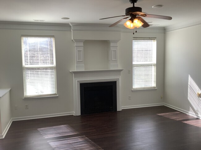 Foto del edificio - 8011 Bushy Creek Drive