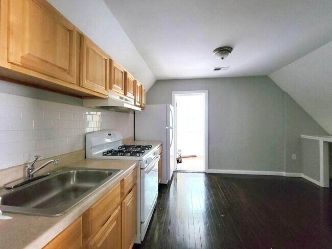 EIK - 13-3 Beekman St